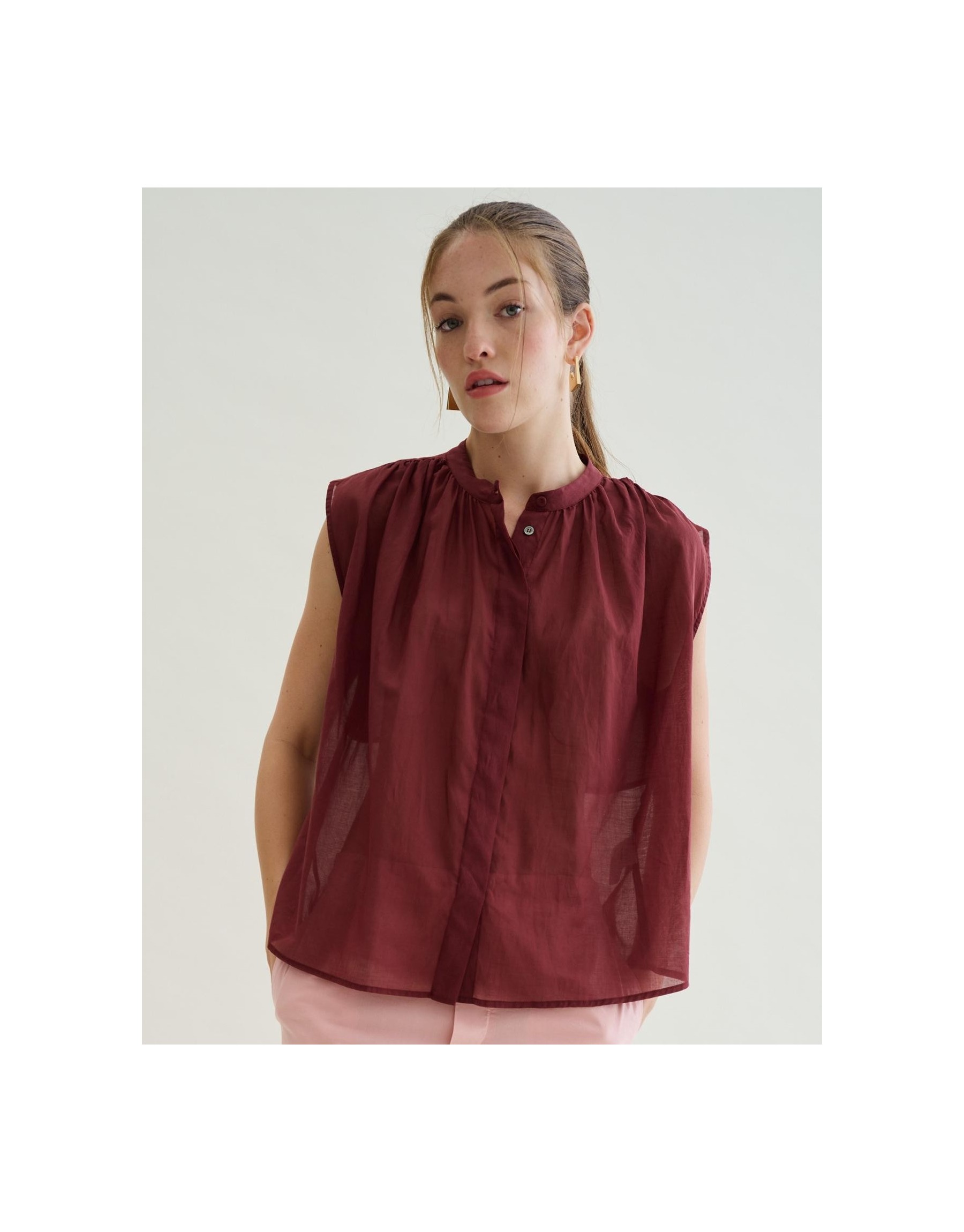 Blusa in Mussola "Burgundy"": Eleganza Impalpabile Il Capo