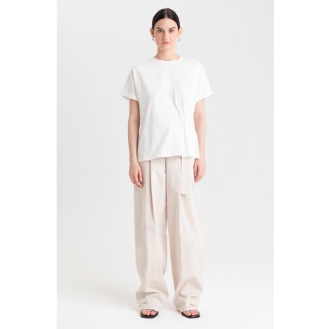 T-shirt panna con drappeggio laterale