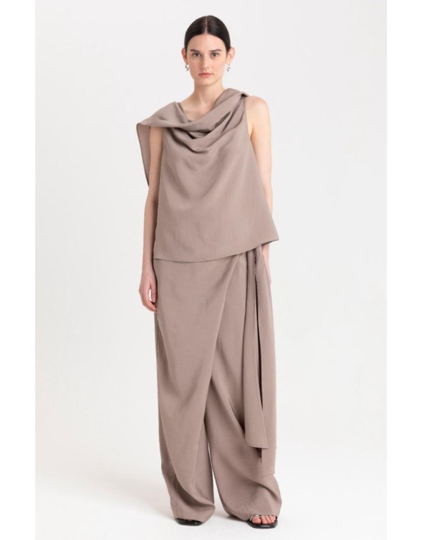 Top Smanicato con Scollo a Drappeggio