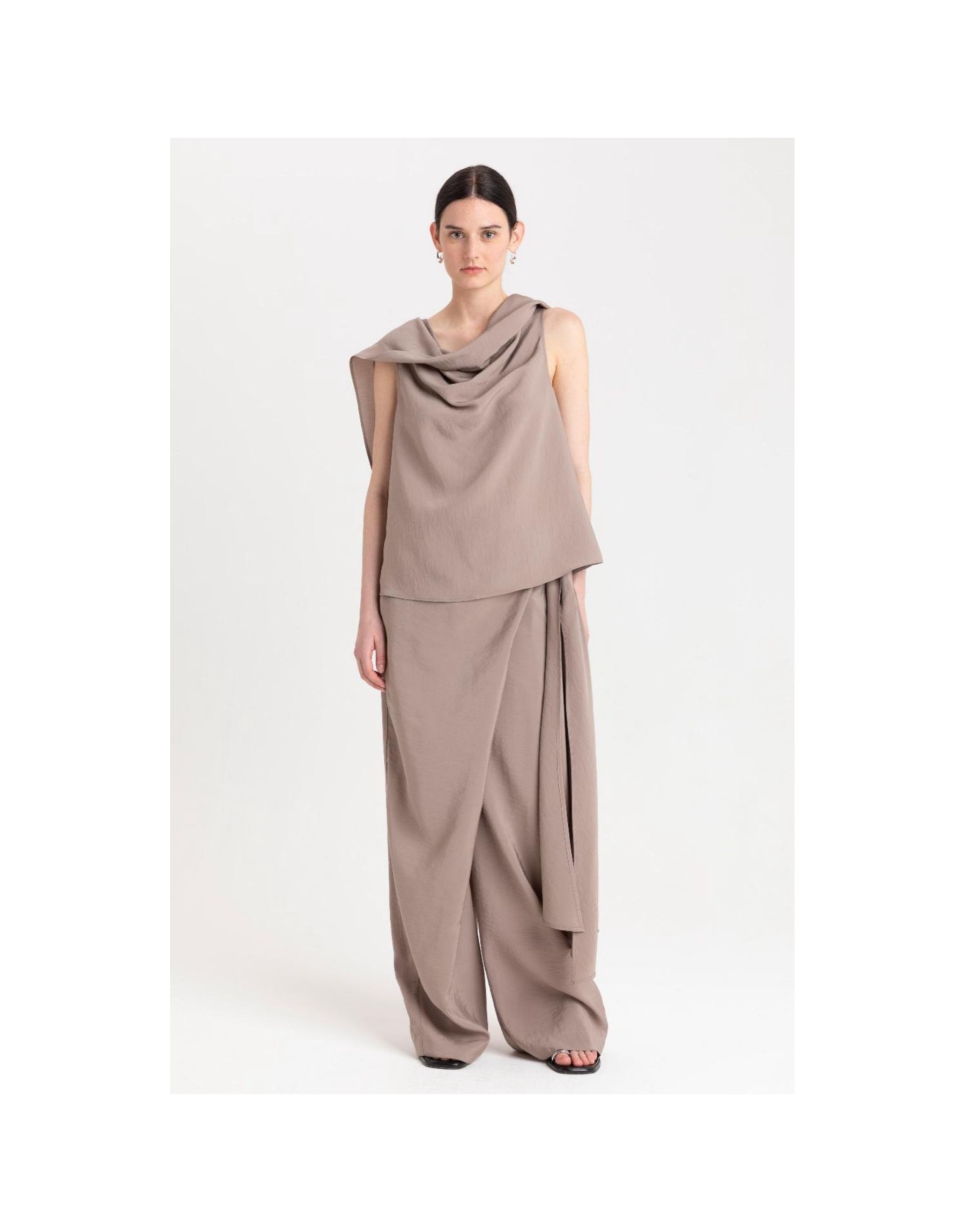 Top Smanicato con Scollo a Drappeggio