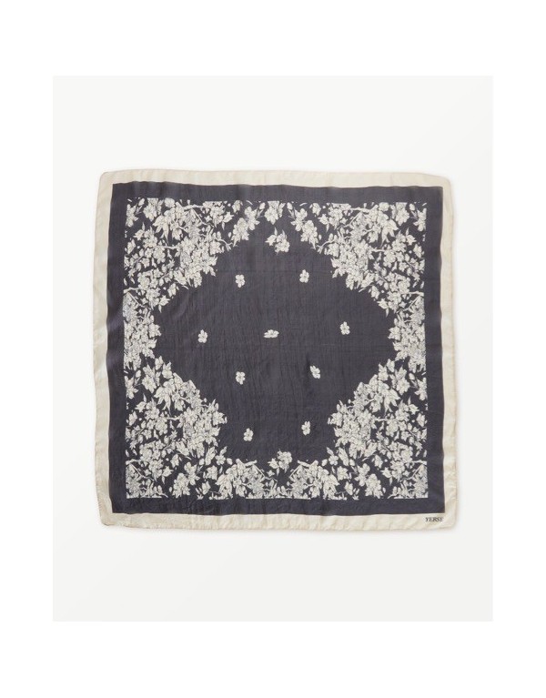 Foulard in Seta a Fantasia Floreale