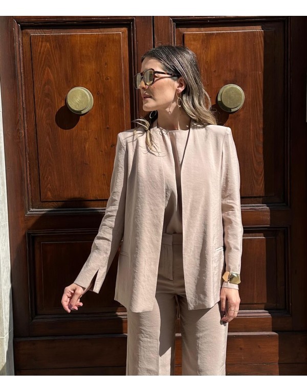 Blazer Minimal Senza Collo – Eleganza Contemporanea