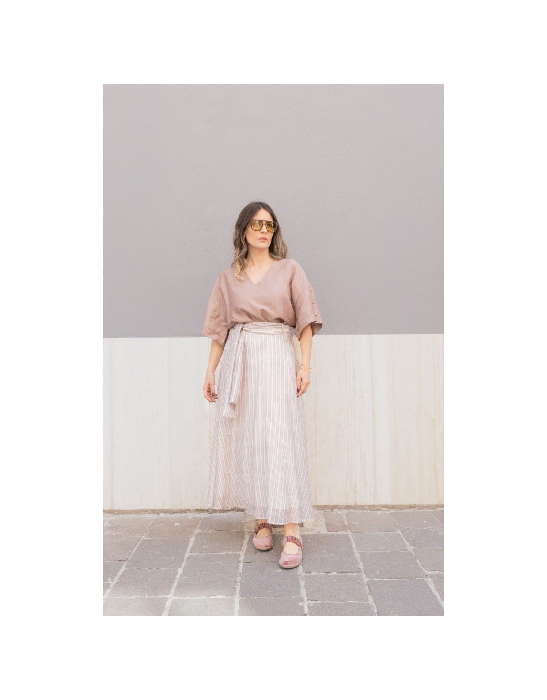 Gonna Maxi "Linear Breeze" – L'Eleganza del Gessato con Maxi Fiocco