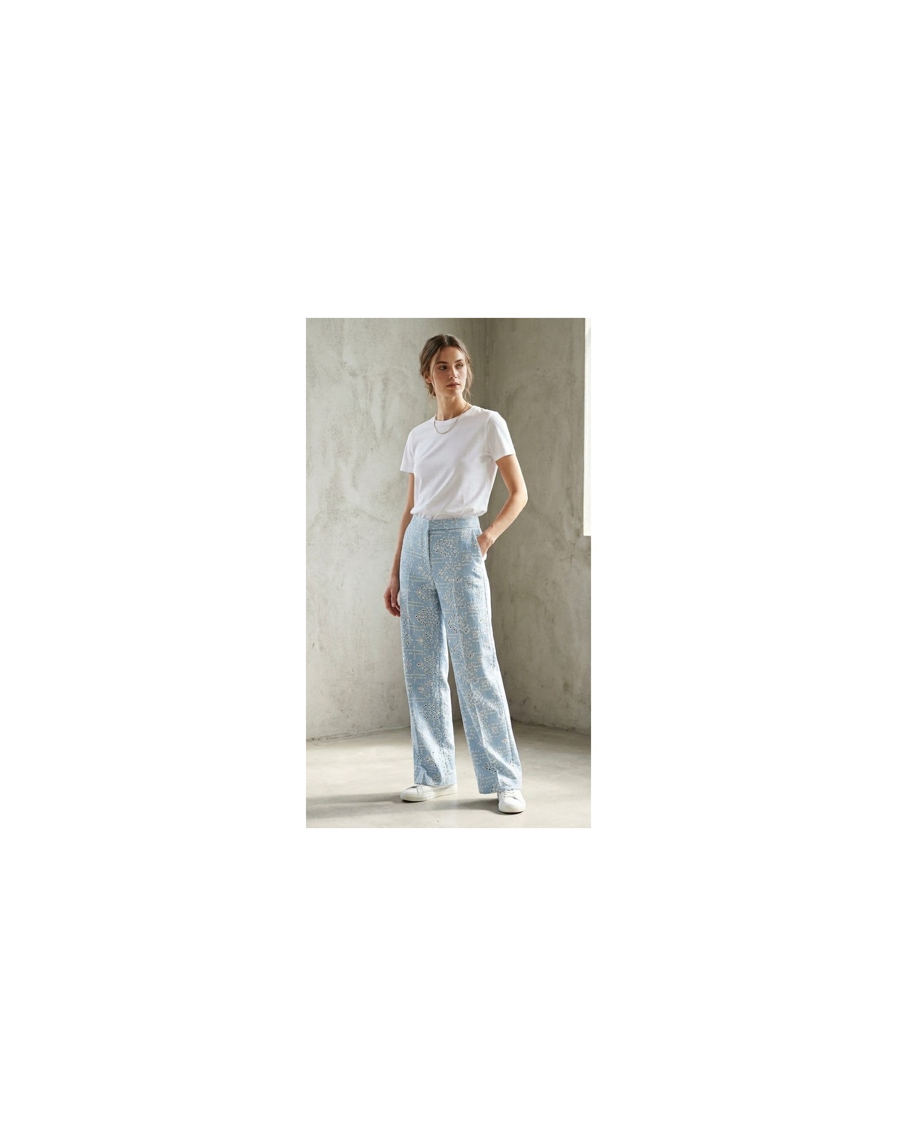 Pantaloni Palazzo in Cotone Sangallo Celeste con Ricamo Geometrico